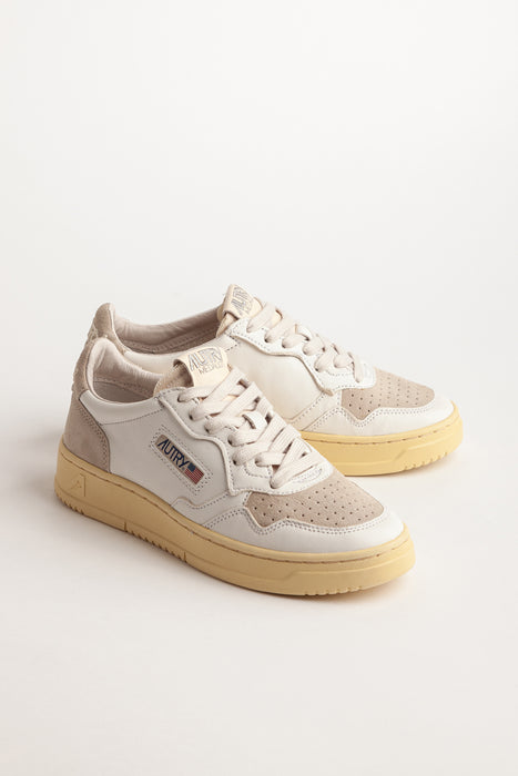 Autry Sneaker Woman Medalist Suede Leather in Sand