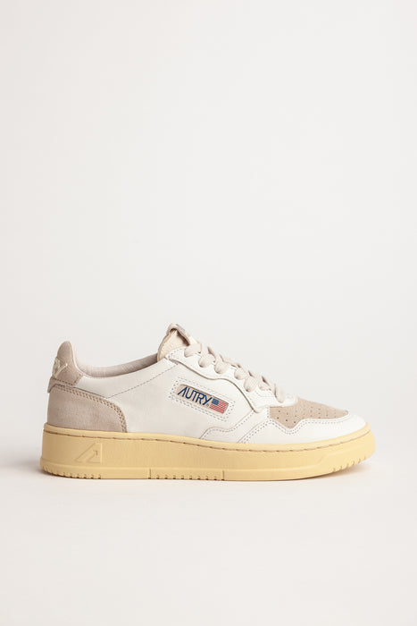 Autry Sneaker Woman Medalist Suede Leather in Sand