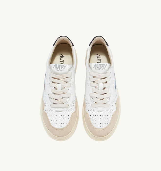 Autry Sneaker Medalist Low Suede in White Black