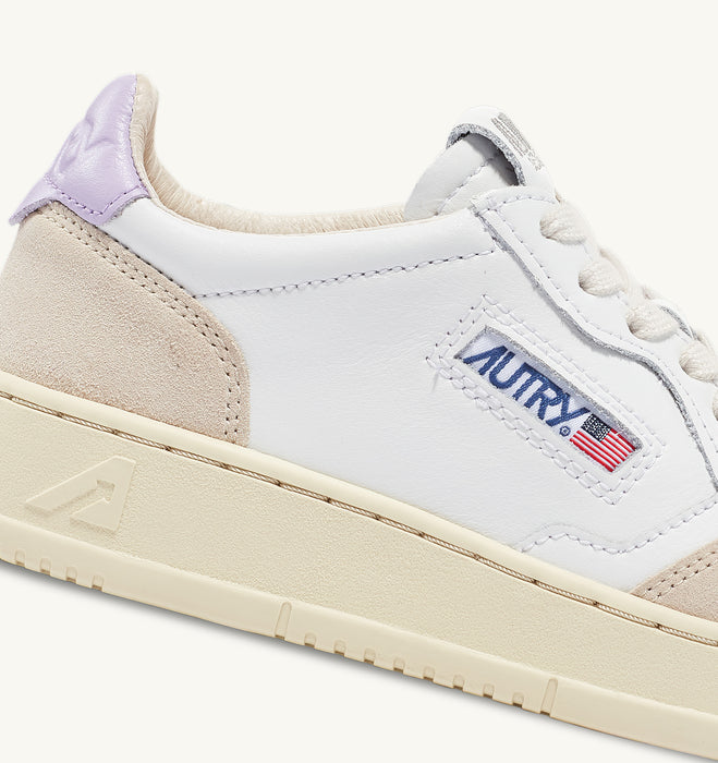 Autry Sneaker Medalist 01 Woman Suede in White Lavender
