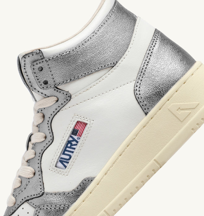 Autry Sneaker Medalist Mid in White Steel