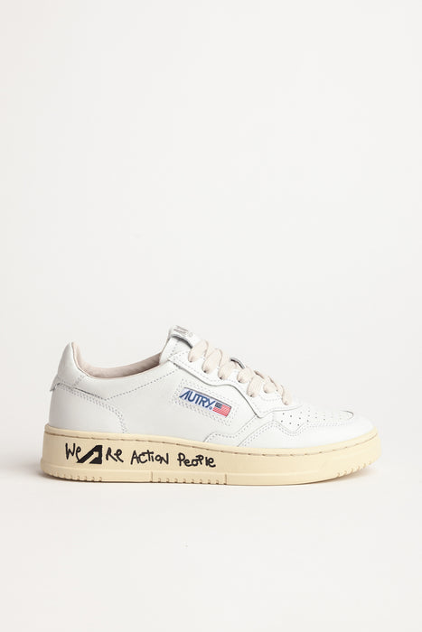 Autry Sneaker 01 Low Woman "We Are Action People"
