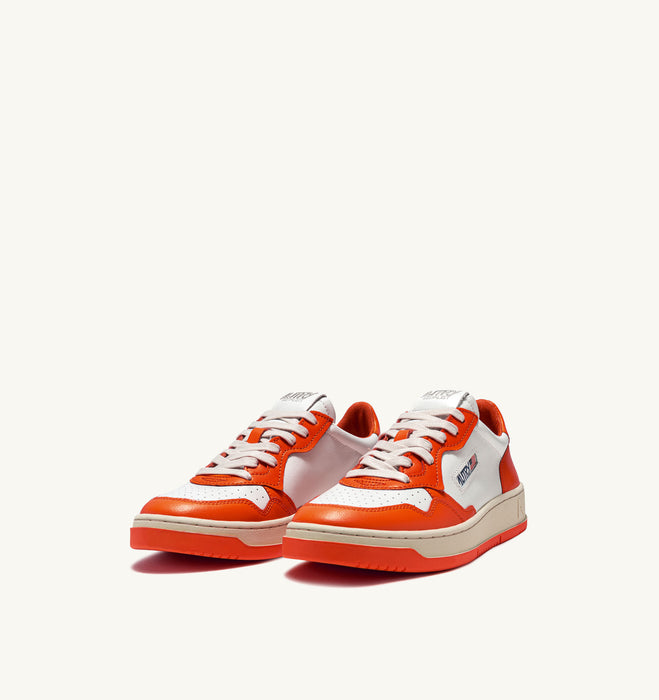 Autry Sneaker Medalist 01 Low Man Bicolor in White Tangerine